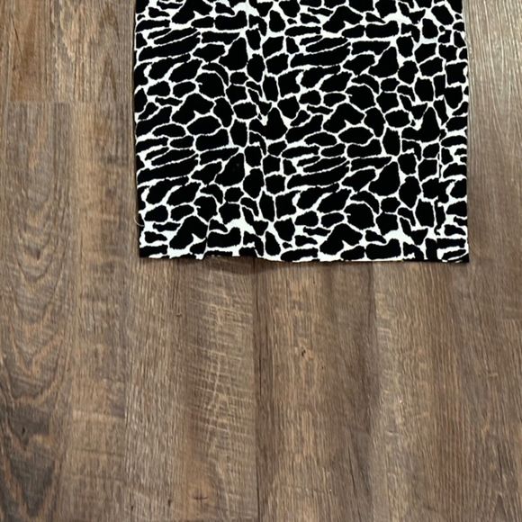 Emmelee Womens Pencil Skirt Size Small Black White Animal Print Zip up New - Picture 8 of 8